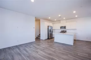 Photo #2: 2721425 Listing 