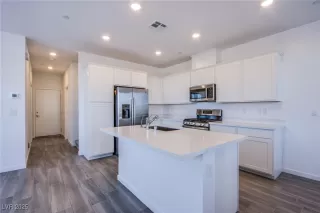 Photo #3: 2721425 Listing 