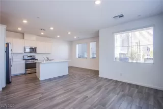 Photo #4: 2721425 Listing 