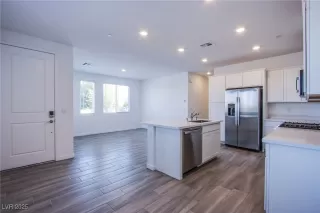 Photo #5: 2721425 Listing 