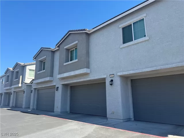 MLS: 2721439 Condo For Sale