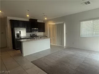 Photo #3: 2721439 Listing 