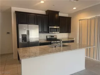 Photo #5: 2721439 Listing 