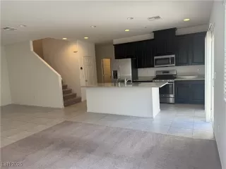 Photo #6: 2721439 Listing 