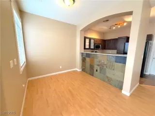 Photo #1: 2721484 Listing 