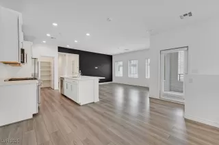 Photo #4: 2721502 Listing 