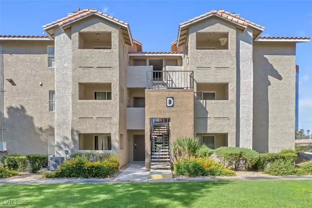 MLS: 2721515 Condo For Sale