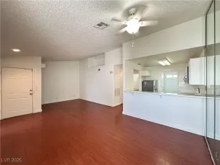 Photo #3: 2721517 Listing 