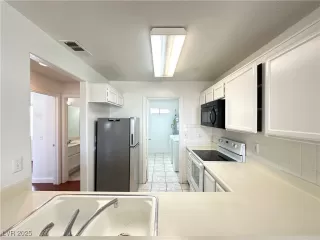 Photo #6: 2721517 Listing 