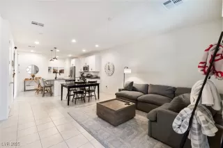 Photo #2: 2721523 Listing 