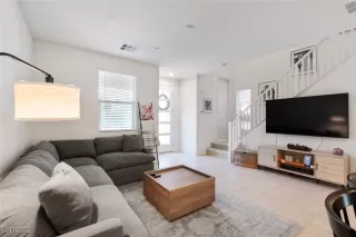 Photo #3: 2721523 Listing 