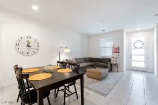 Photo #4: 2721523 Listing 