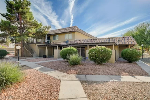 MLS: 2721525 Condo For Sale