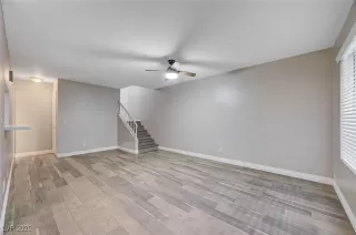 Photo #5: 2721525 Listing 