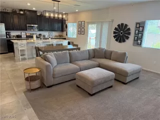 Photo #2: 2721533 Listing