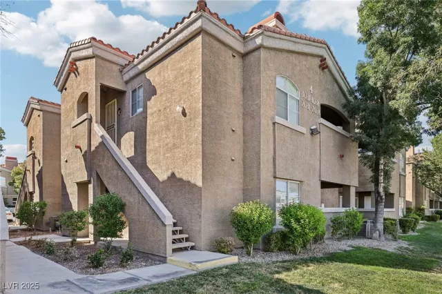 MLS: 2721534 Condo For Sale