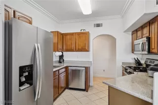 Photo #4: 2721534 Listing