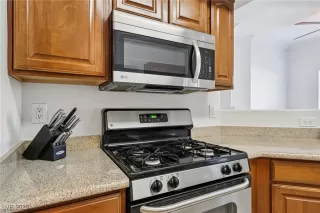 Photo #5: 2721534 Listing