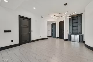 Photo #1: 2721601 Listing 