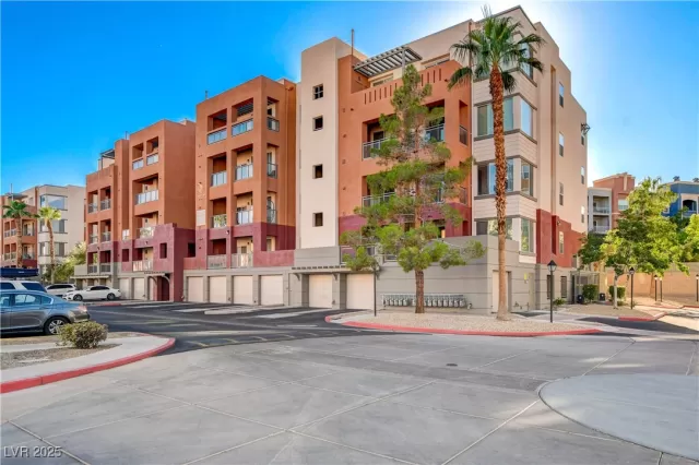 MLS: 2721637 Condo For Sale