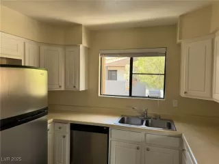 Photo #5: 2721694 Listing 