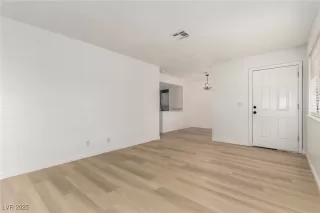 Photo #3: 2721702 Listing 