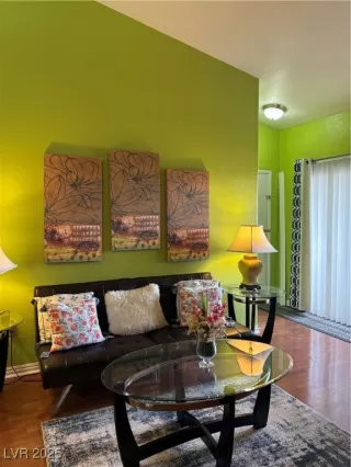 Photo #1: 2721711 Listing 