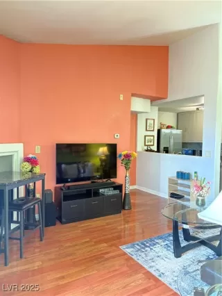 Photo #2: 2721711 Listing 