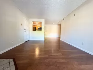 Photo #4: 2721747 Listing 