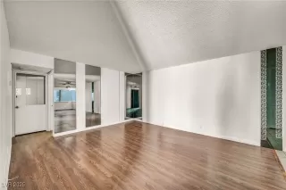 Photo #6: 2721760 Listing 