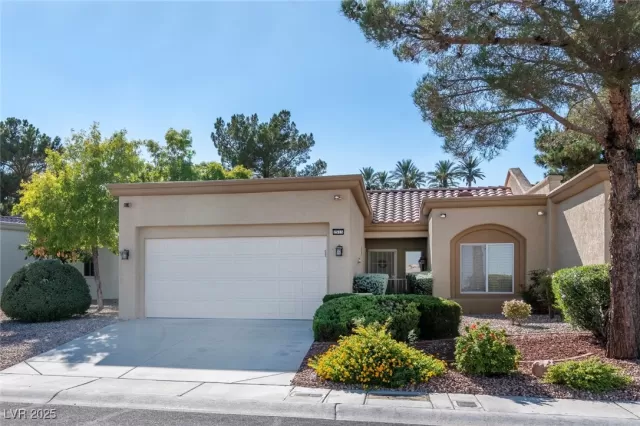 MLS: 2721762 Condo For Sale