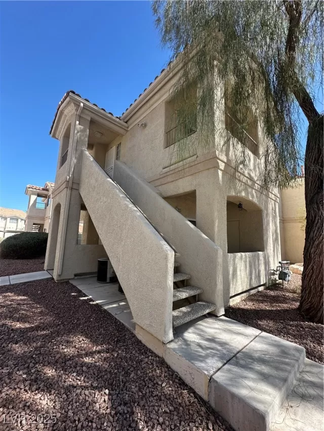 MLS: 2721774 Condo For Sale