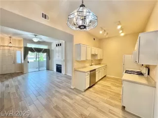 Photo #6: 2721798 Listing 