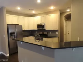 Photo #2: 2721799 Listing 