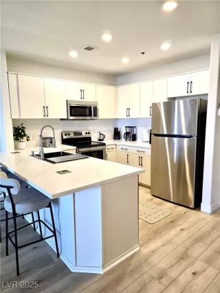 Photo #4: 2721869 Listing 