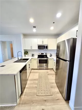 Photo #5: 2721869 Listing 