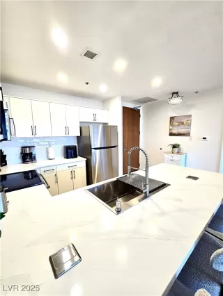 Photo #6: 2721869 Listing 