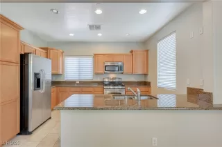 Photo #4: 2721876 Listing