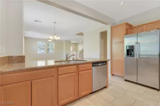 Photo #6: 2721876 Listing