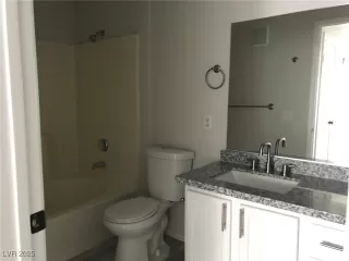 Photo #5: 2721882 Listing