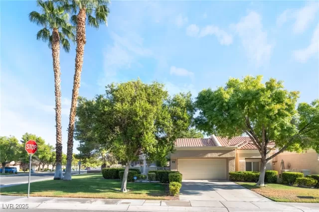 MLS: 2721883 Condo For Sale