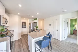 Photo #5: 2721889 Listing 