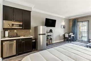 Photo #4: 2721907 Listing 