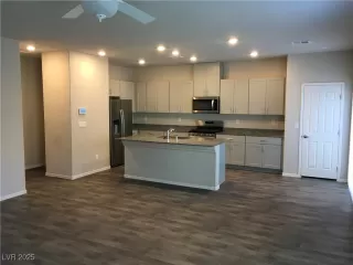 Photo #1: 2721911 Listing 