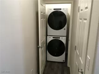 Photo #5: 2721911 Listing 