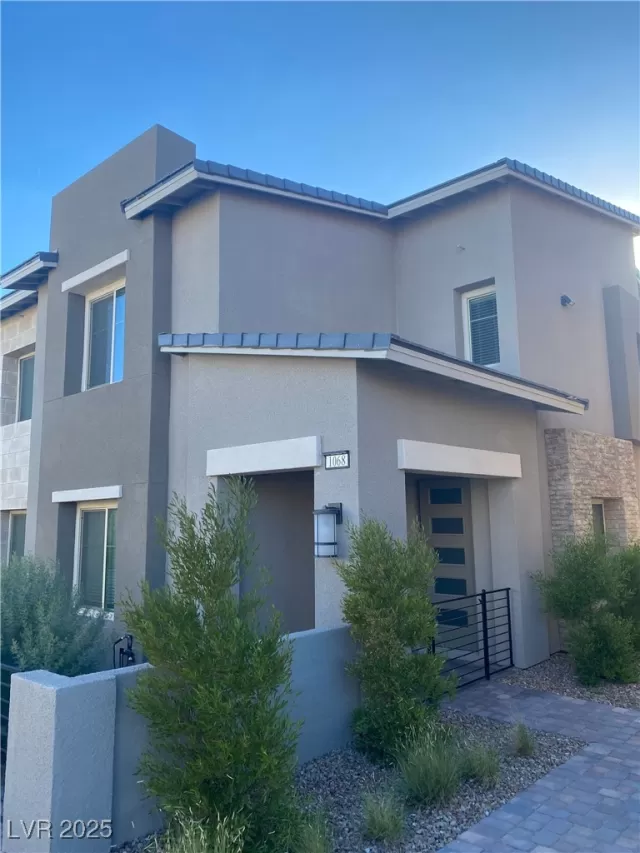 MLS: 2721920 Condo For Sale