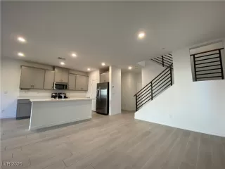 Photo #4: 2721920 Listing 