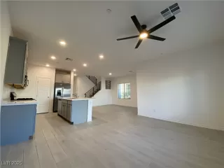 Photo #5: 2721920 Listing 