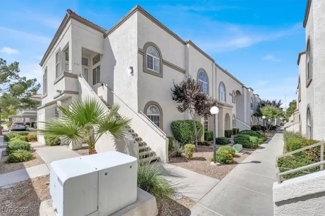 MLS: 2721934 Condo For Sale