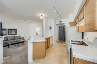 Photo #3: 2721938 Listing 